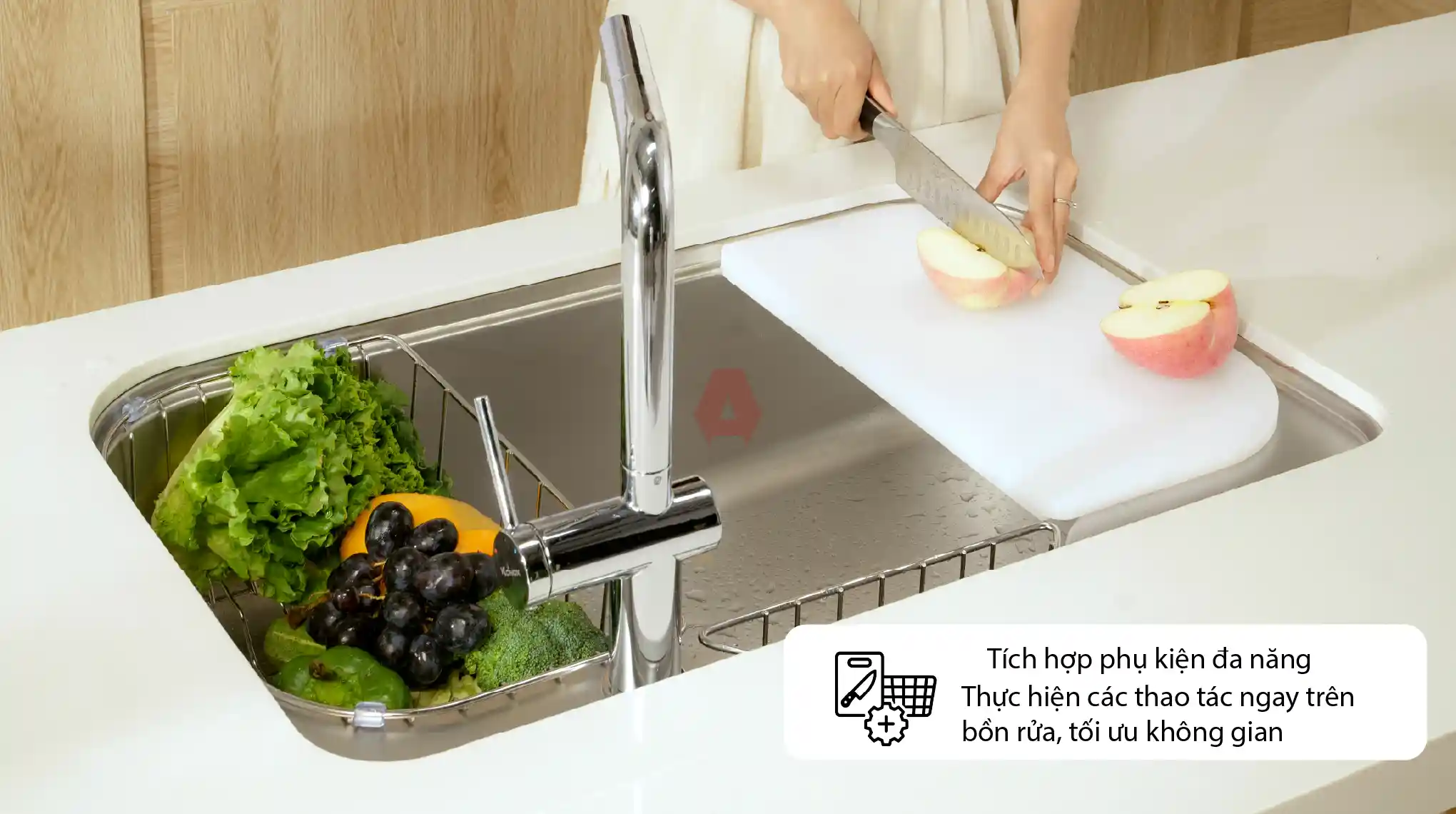 Bồn rửa chén 1 ngăn tích hợp phụ kiện, hỗ trợ các thao tác bếp cho người nội trợ